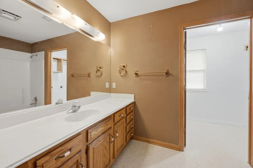 5941 SW Lago Circle Augusta KS 67010