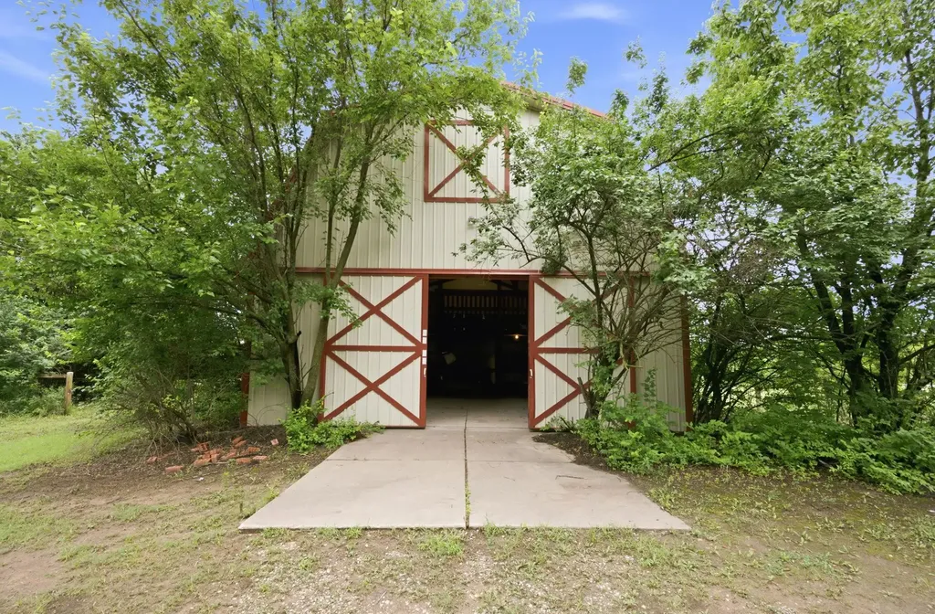 5941 SW Lago Circle Augusta KS 67010