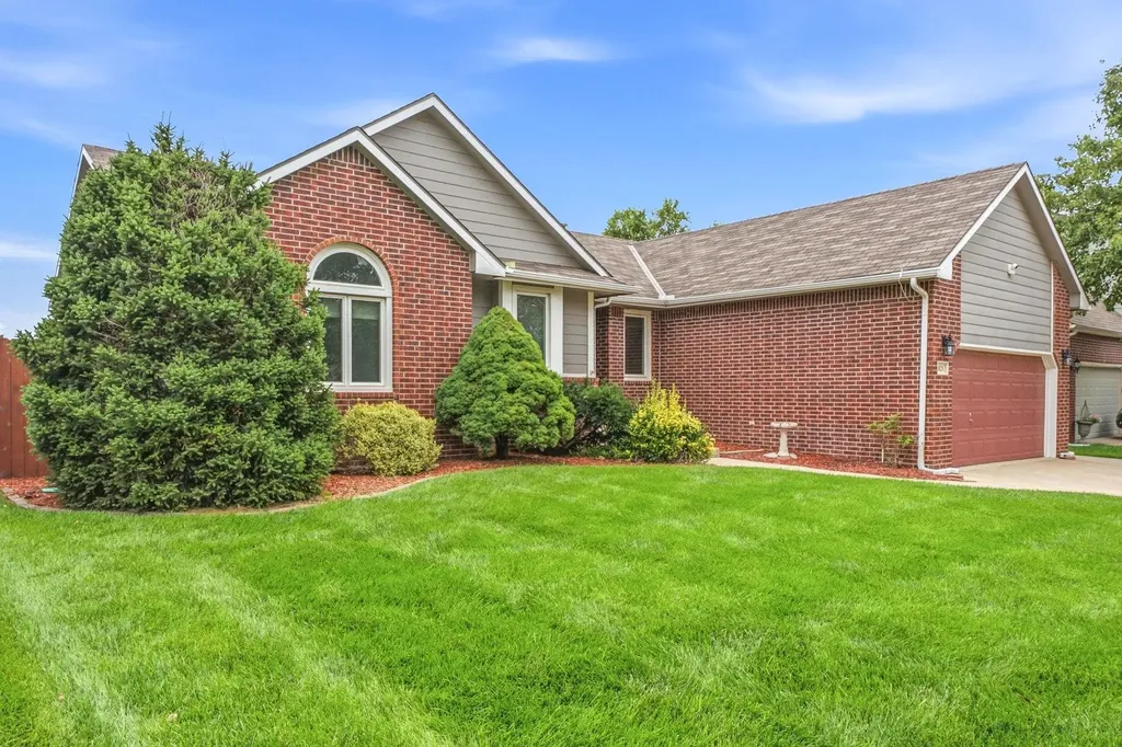 821 N Cedar Park Wichita KS 67235