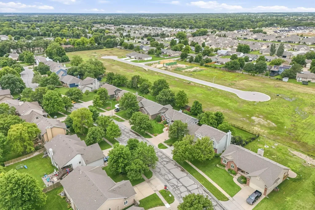 821 N Cedar Park Wichita KS 67235