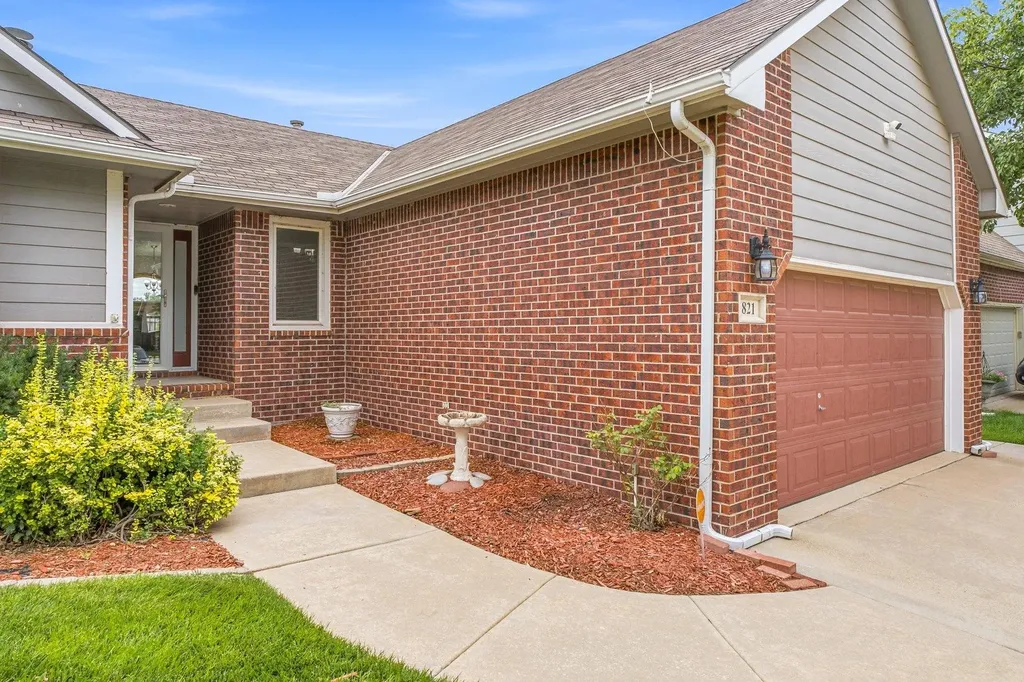 821 N Cedar Park Wichita KS 67235