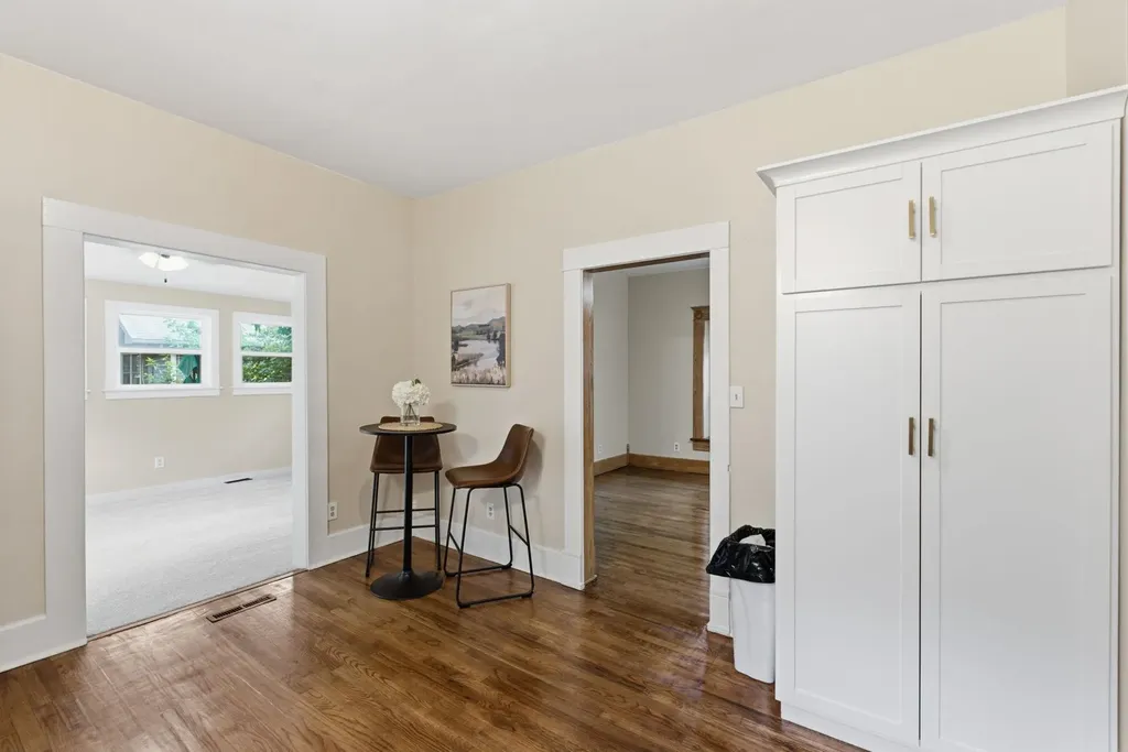 118 Harrison Newton KS 67114