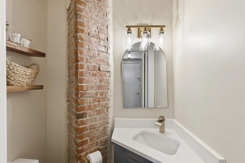 118 Harrison Newton KS 67114
