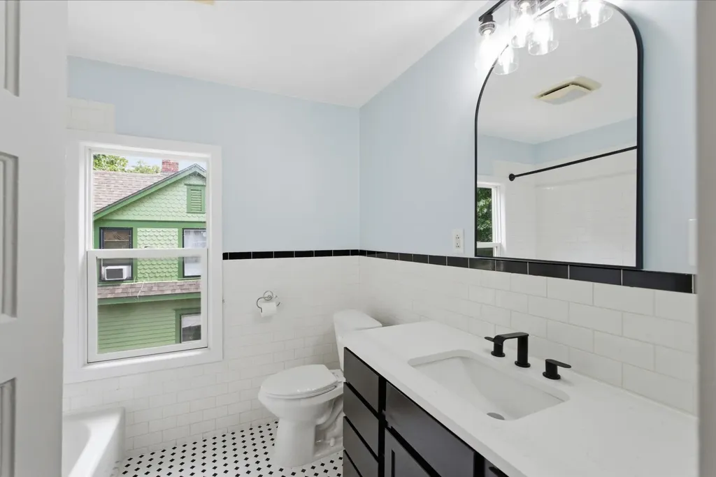 118 Harrison Newton KS 67114
