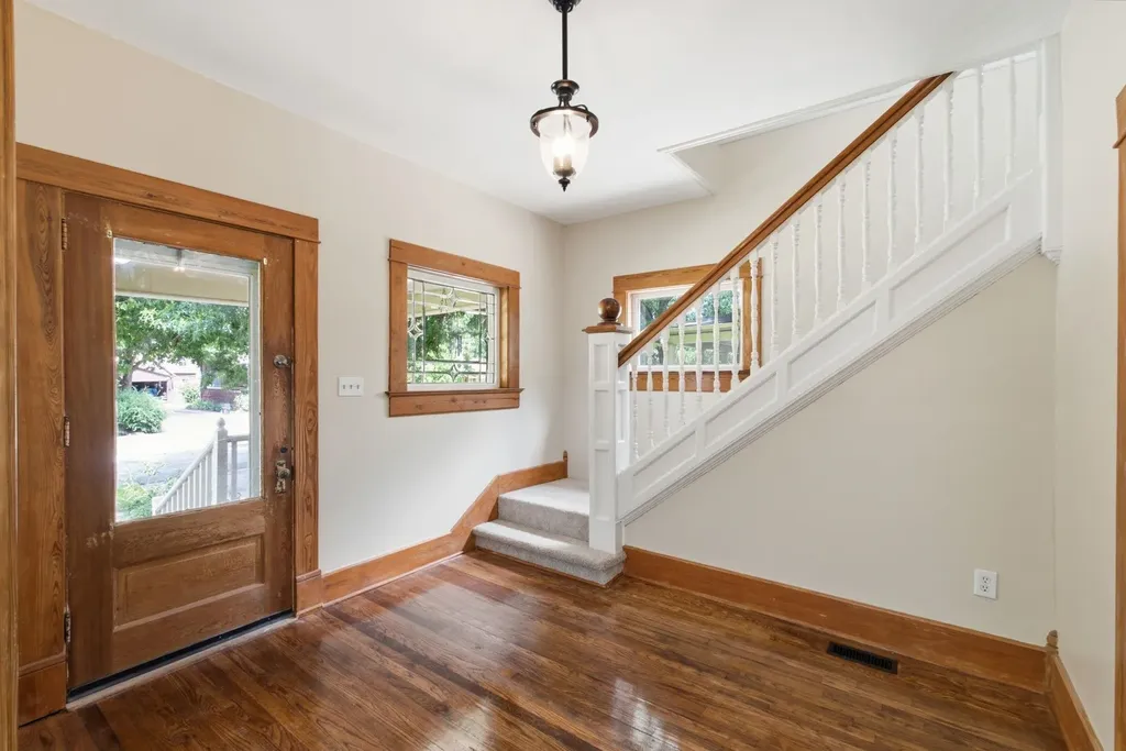 118 Harrison Newton KS 67114