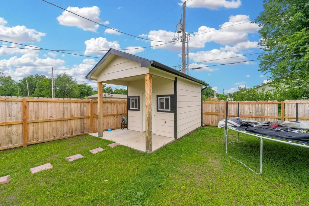 1215 N Cleveland Avenue Wichita KS 67214