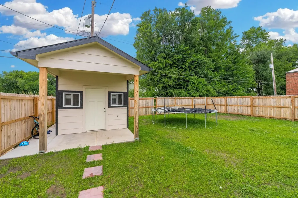 1215 N Cleveland Avenue Wichita KS 67214