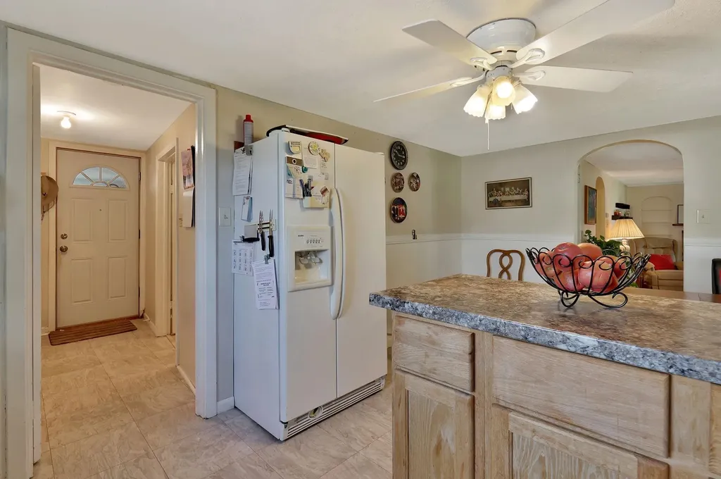 124 S Collingwood Pretty Prairie KS 67570