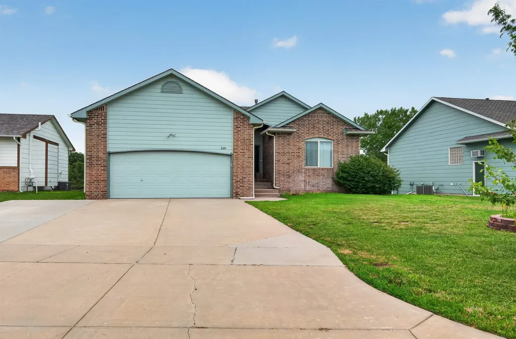 620 S Stoneridge Valley Center KS 67417