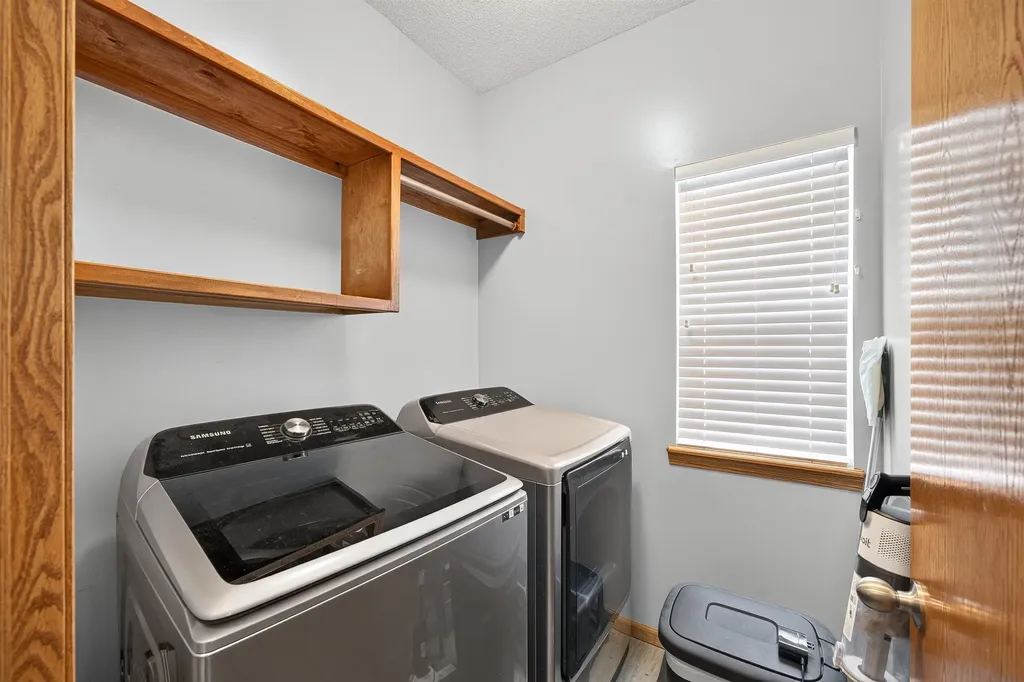 620 S Stoneridge Valley Center KS 67417