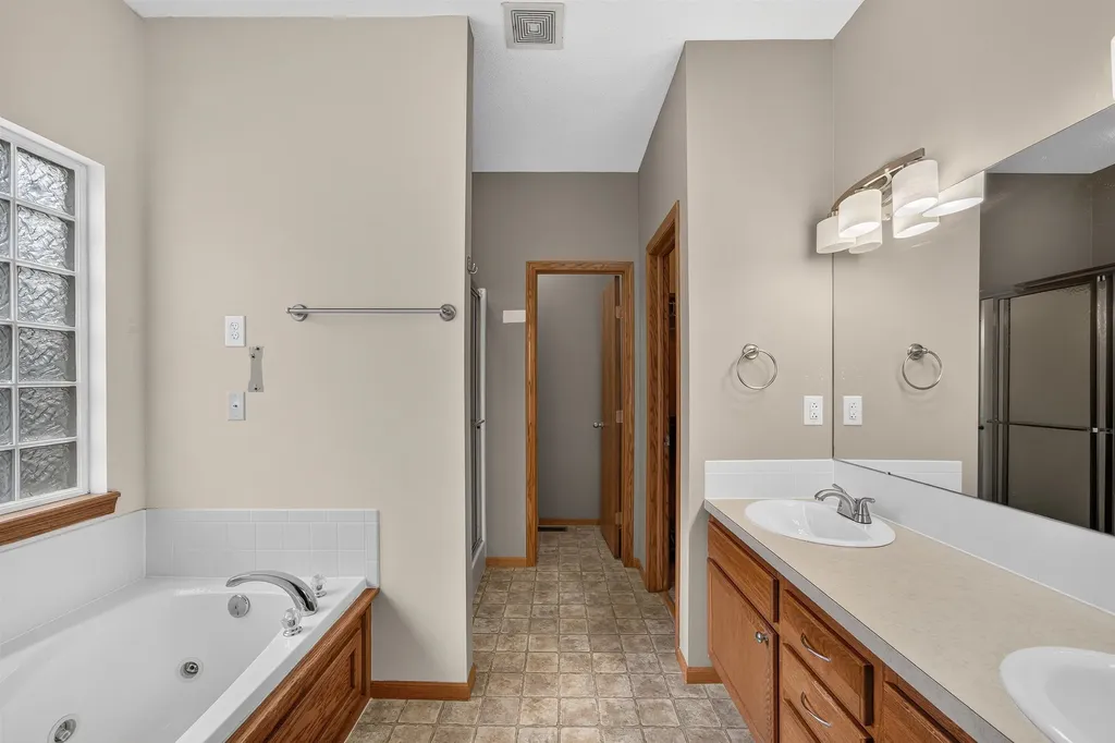 620 S Stoneridge Valley Center KS 67417