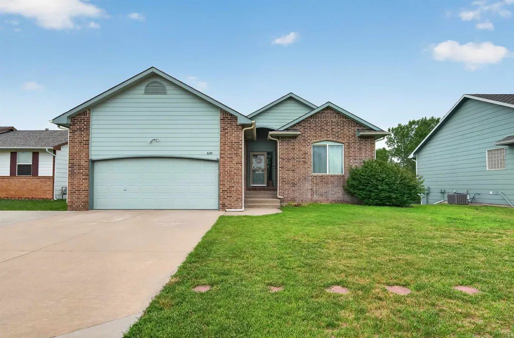 620 S Stoneridge Valley Center KS 67417