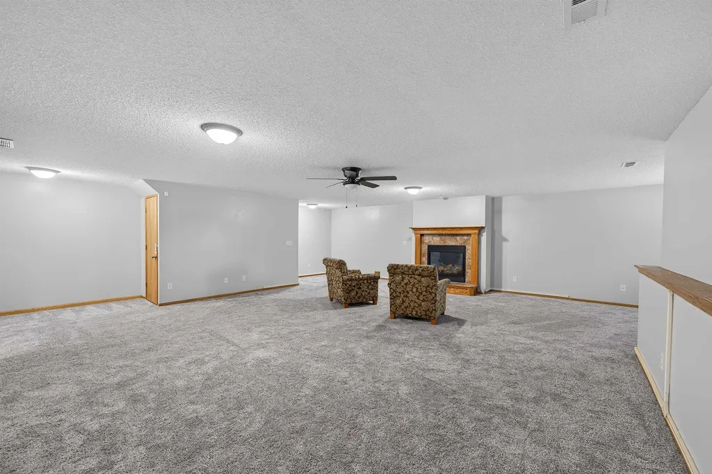 620 S Stoneridge Valley Center KS 67417