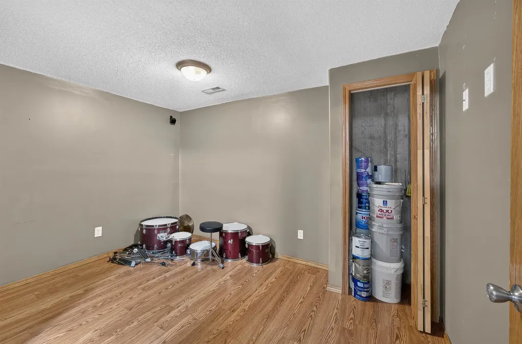 620 S Stoneridge Valley Center KS 67417