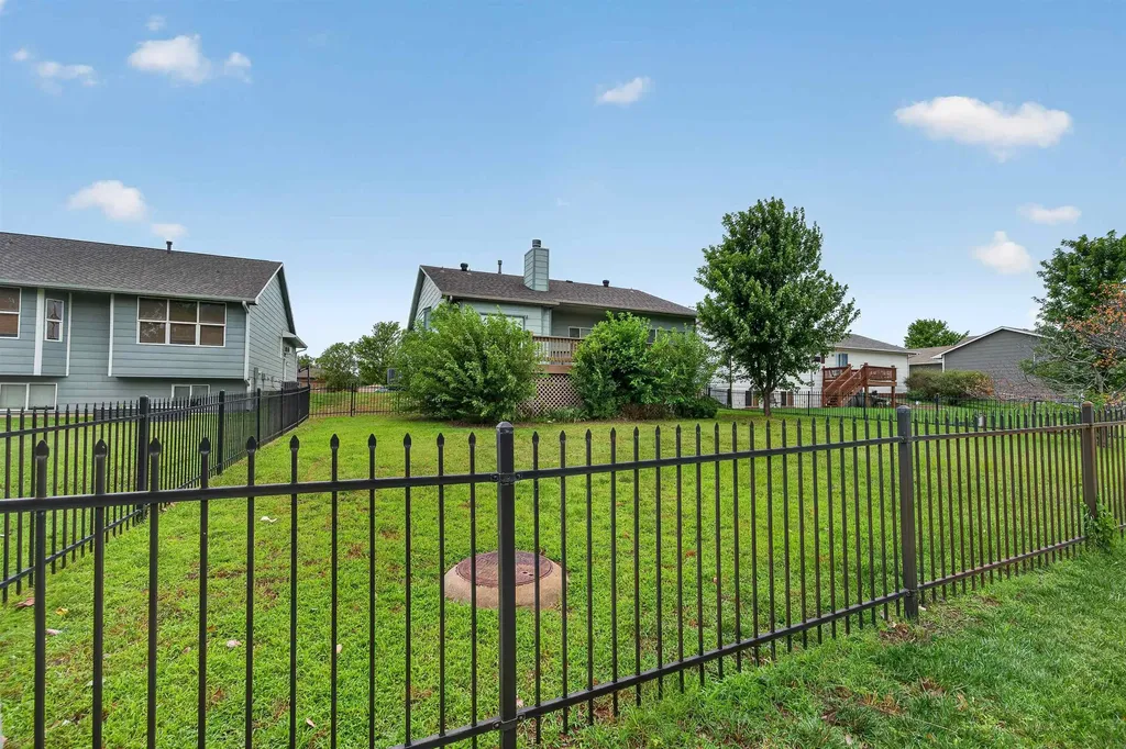 620 S Stoneridge Valley Center KS 67417