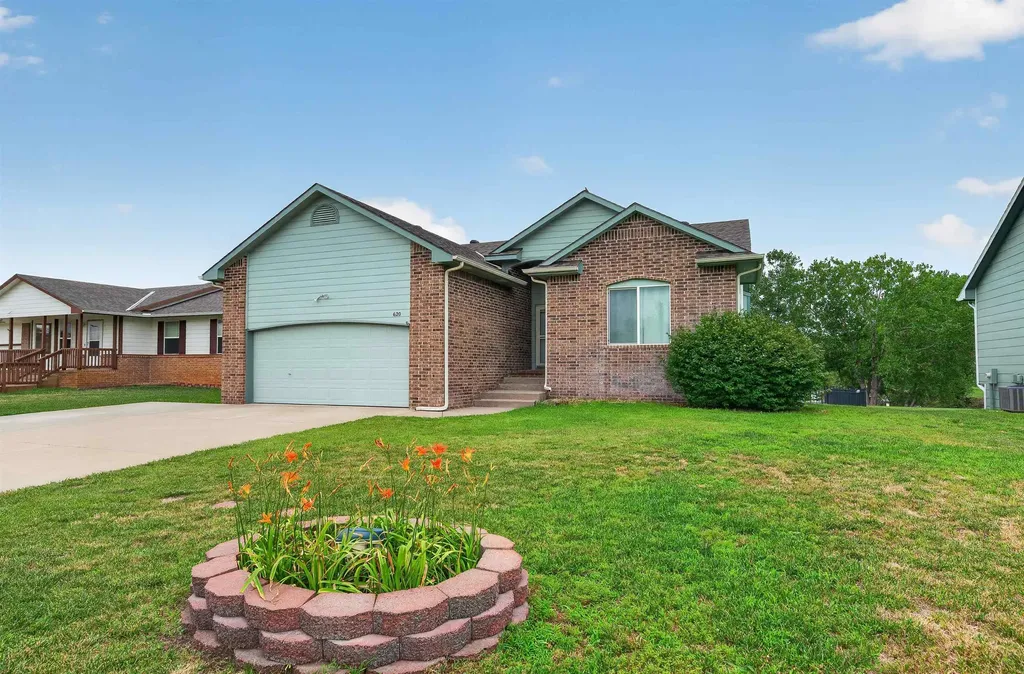 620 S Stoneridge Valley Center KS 67417