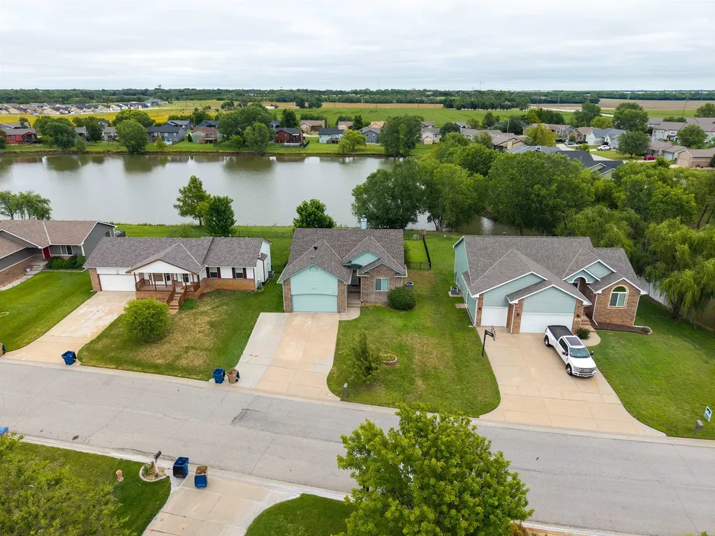 620 S Stoneridge Valley Center KS 67417