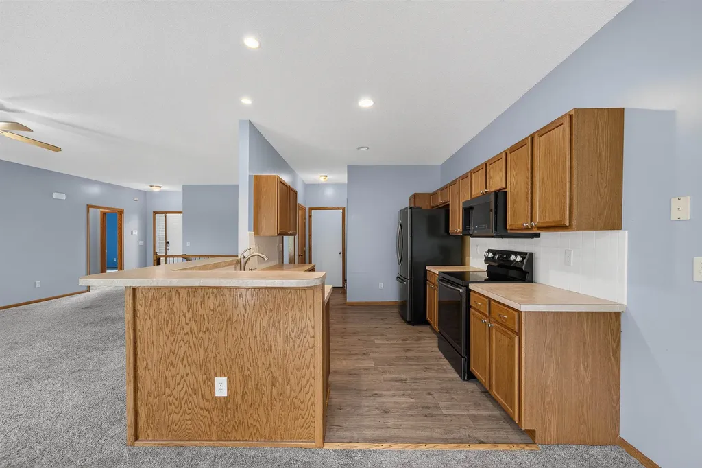 620 S Stoneridge Valley Center KS 67417