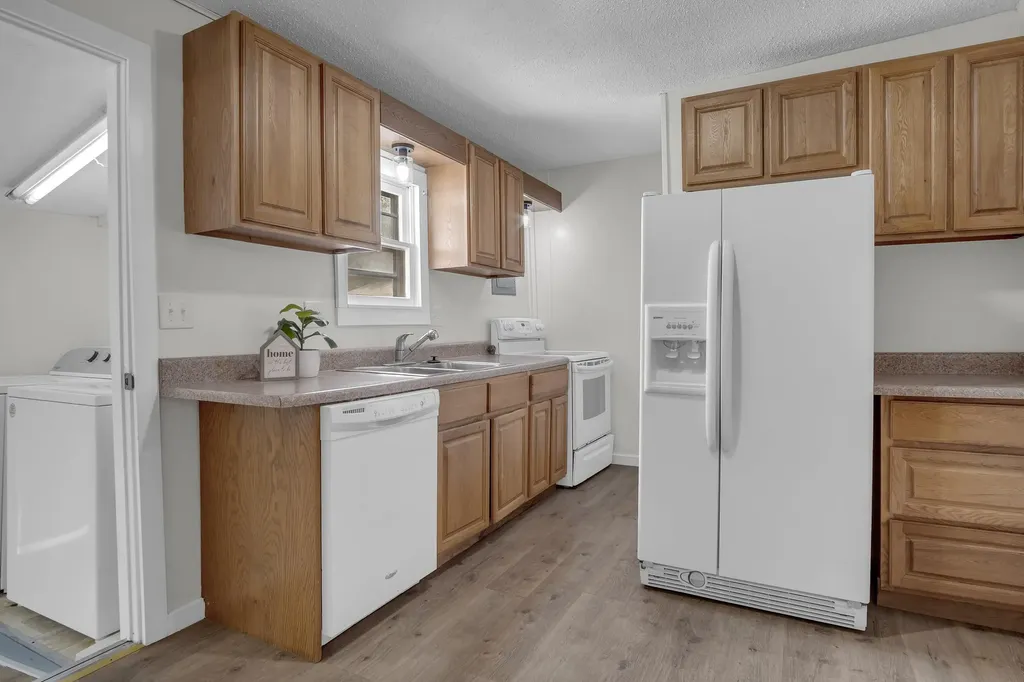 209 E Amos Hesston KS 67062