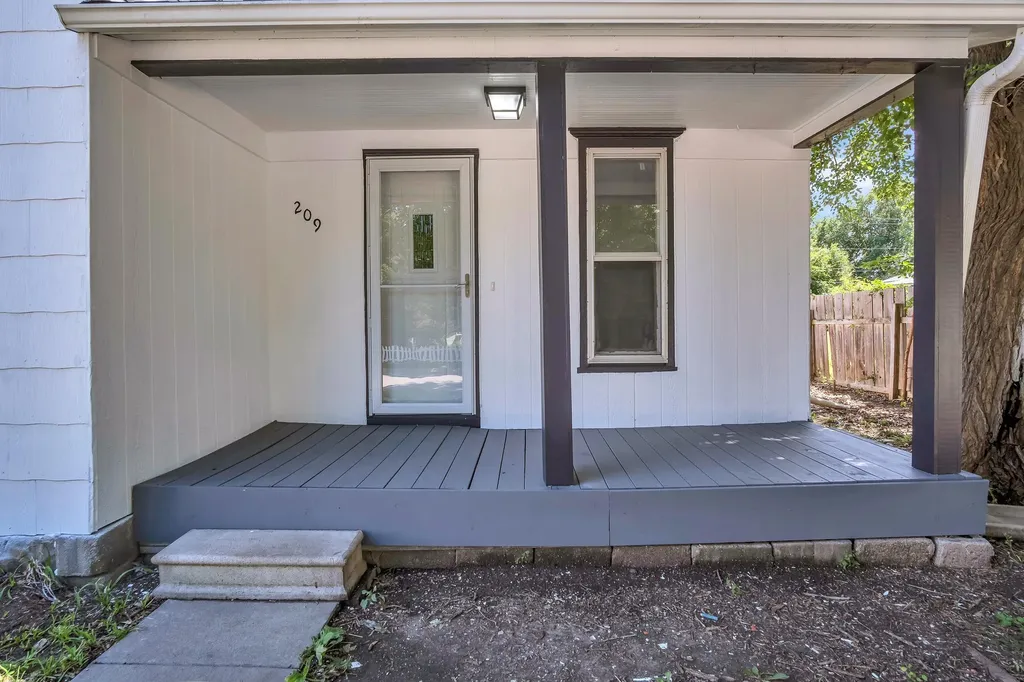 209 E Amos Hesston KS 67062