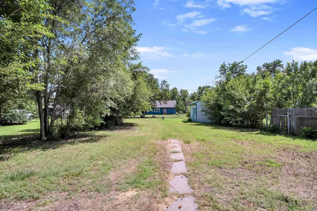209 E Amos Hesston KS 67062