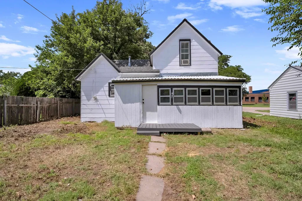 209 E Amos Hesston KS 67062