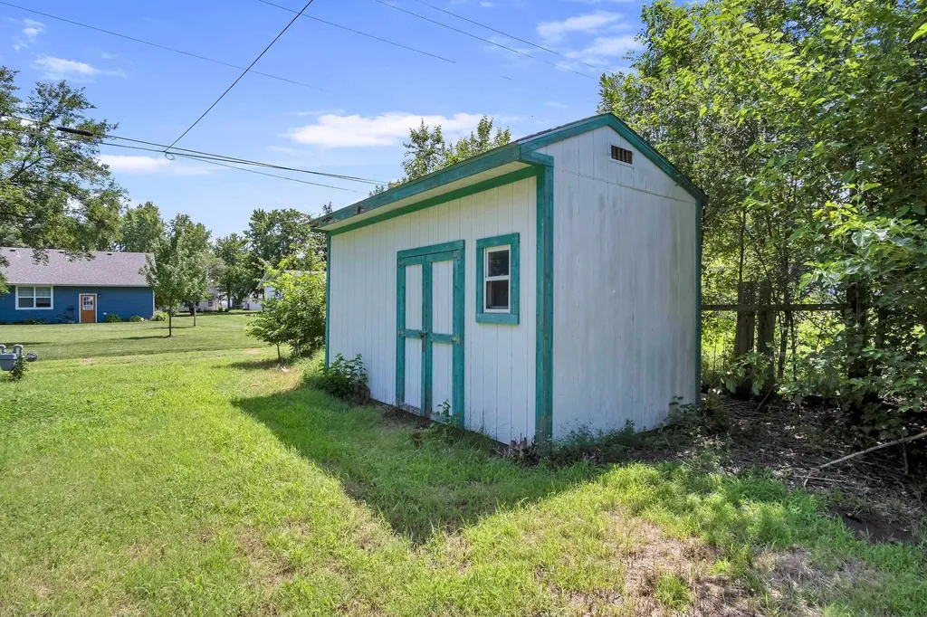209 E Amos Hesston KS 67062