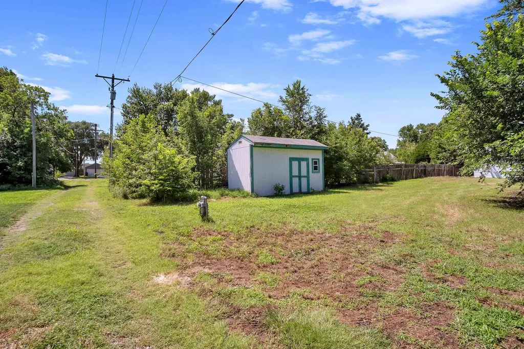 209 E Amos Hesston KS 67062