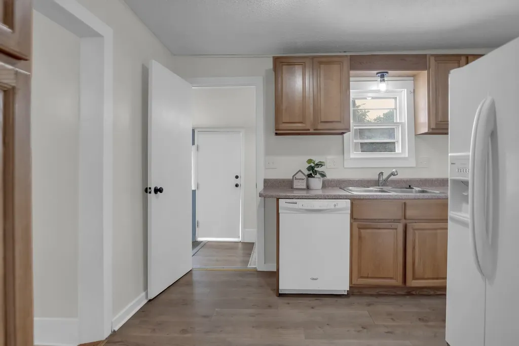 209 E Amos Hesston KS 67062