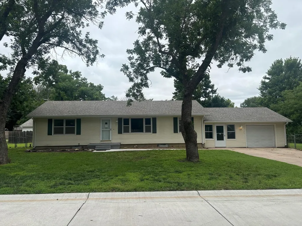 120 E 9th Halstead KS 67056