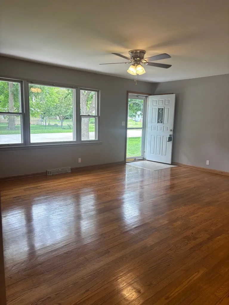 120 E 9th Halstead KS 67056