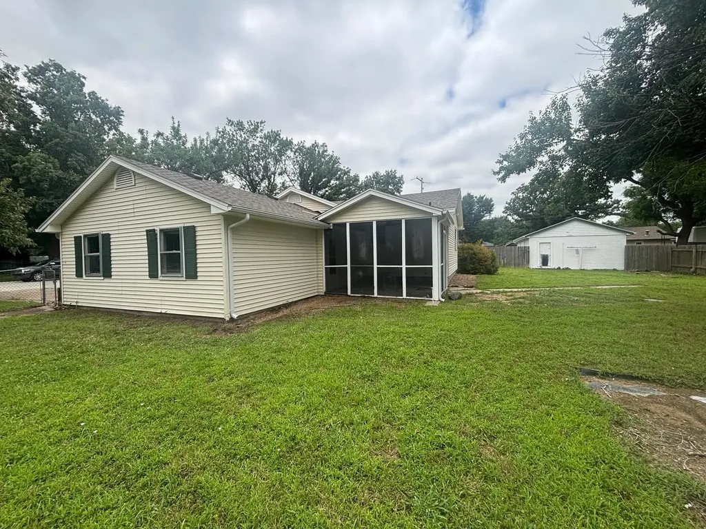 120 E 9th Halstead KS 67056