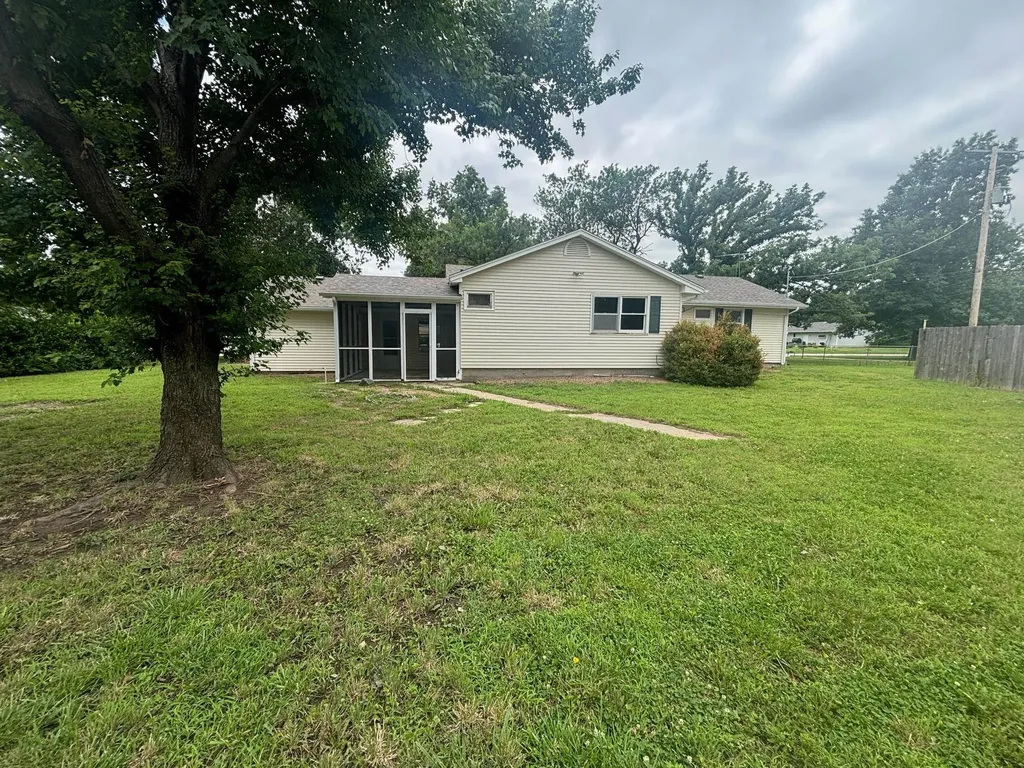 120 E 9th Halstead KS 67056