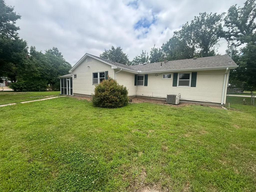 120 E 9th Halstead KS 67056