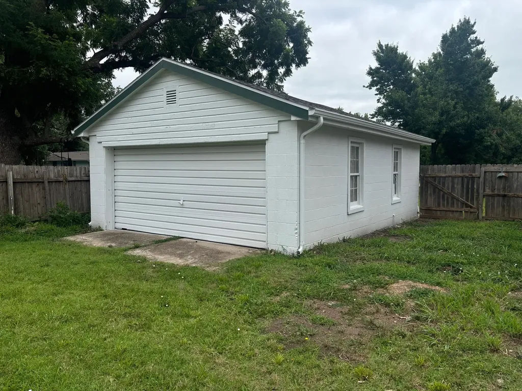 120 E 9th Halstead KS 67056