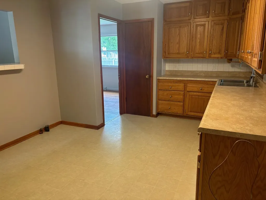 120 E 9th Halstead KS 67056
