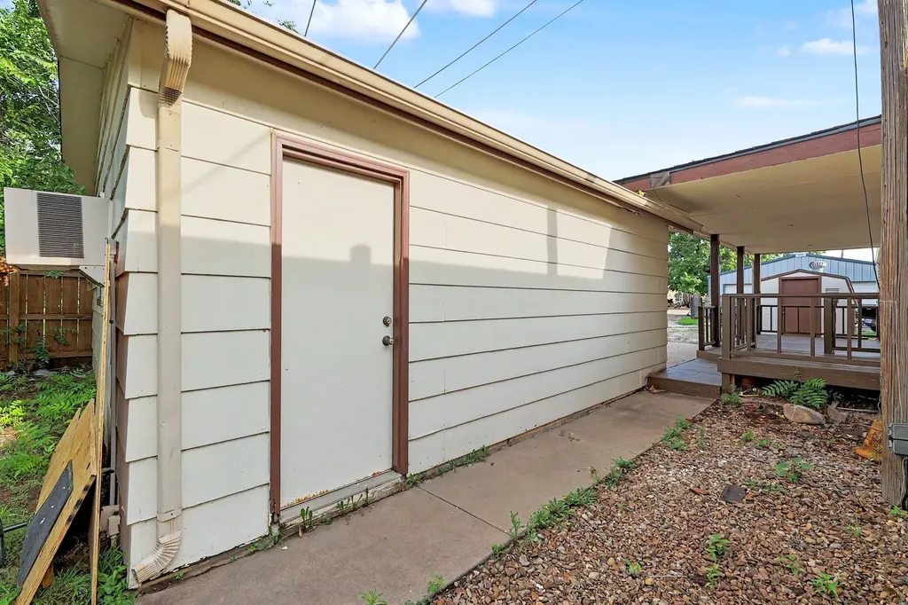 1635 S Vine Street Wichita KS 67213