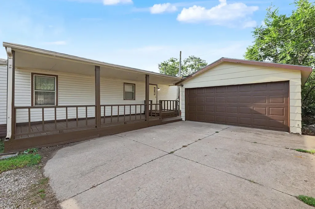 1635 S Vine Street Wichita KS 67213