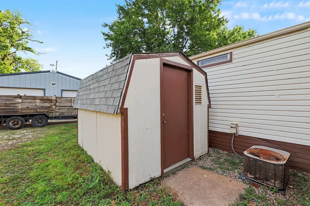 1635 S Vine Street Wichita KS 67213