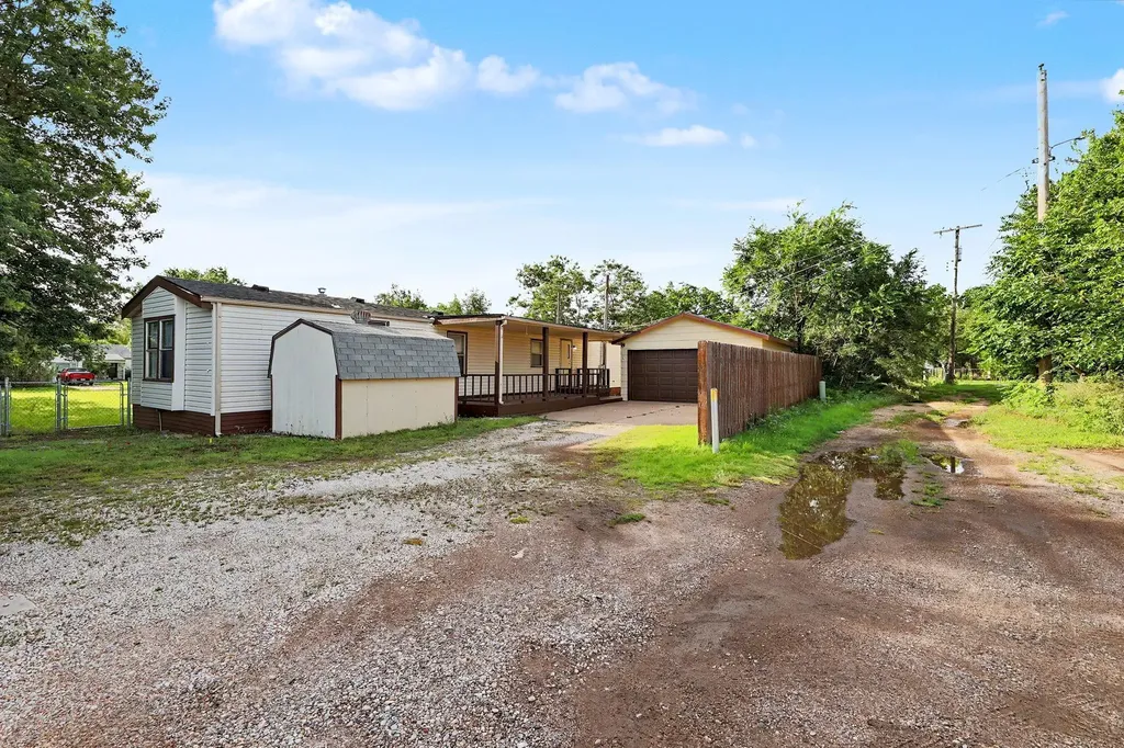 1635 S Vine Street Wichita KS 67213