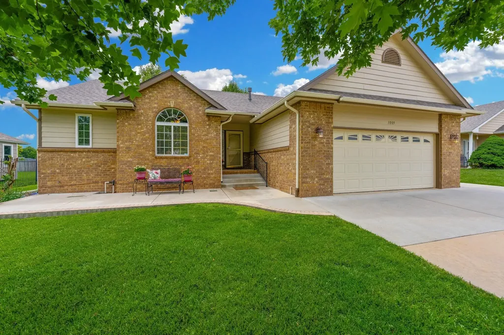 1009 S Sandalwood Street Wichita KS 67230