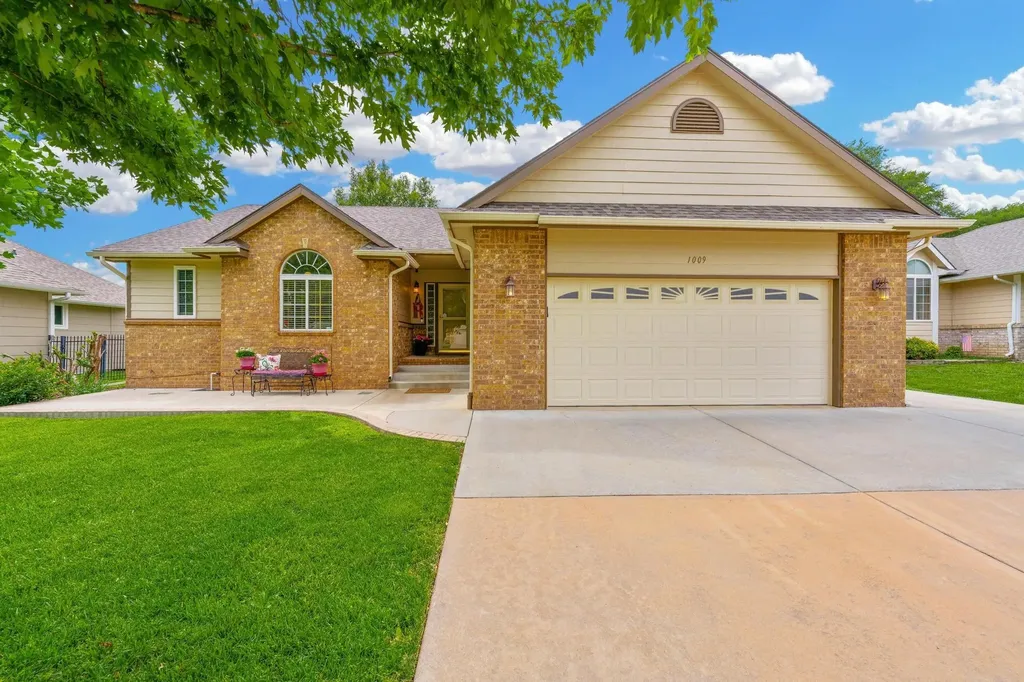 1009 S Sandalwood Street Wichita KS 67230