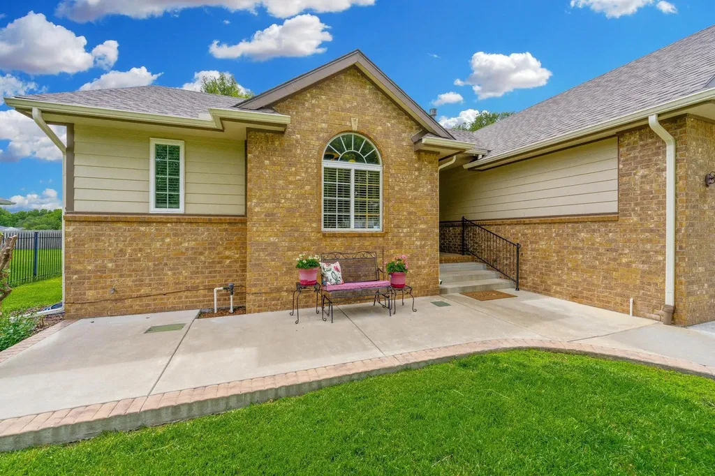 1009 S Sandalwood Street Wichita KS 67230
