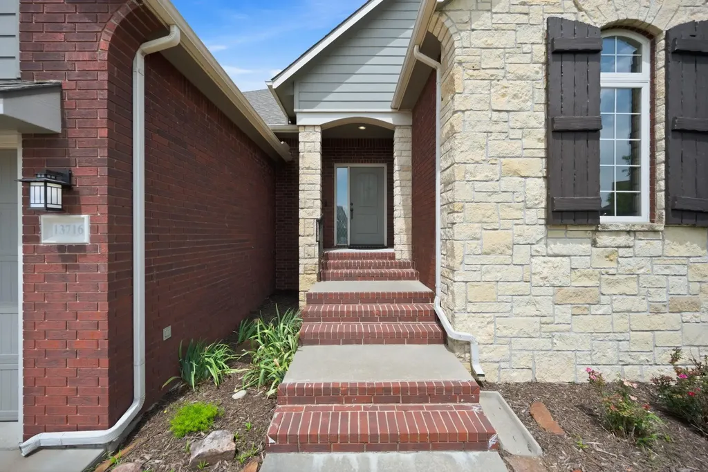 13716 E Mainsgate Street Wichita KS 67228