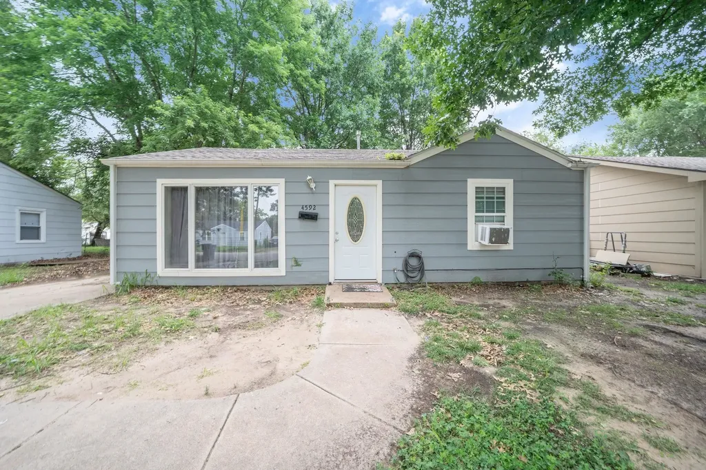 4592 S Brookhaven Wichita KS 67216