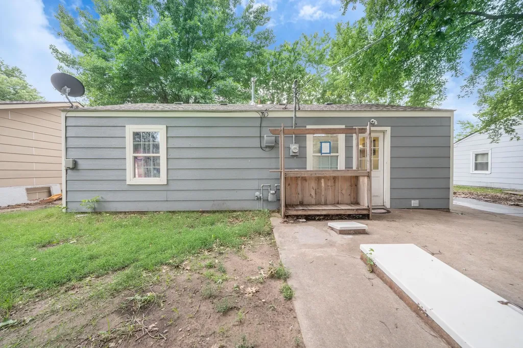 4592 S Brookhaven Wichita KS 67216