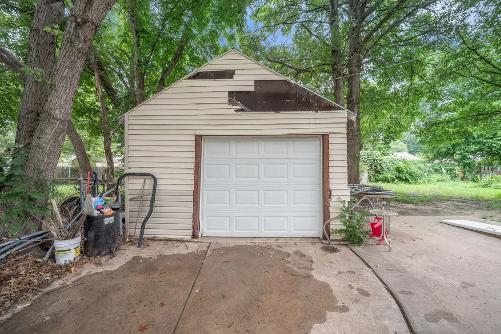 4592 S Brookhaven Wichita KS 67216