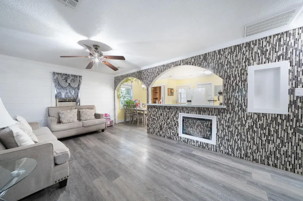 4592 S Brookhaven Wichita KS 67216