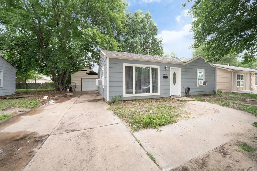 4592 S Brookhaven Wichita KS 67216