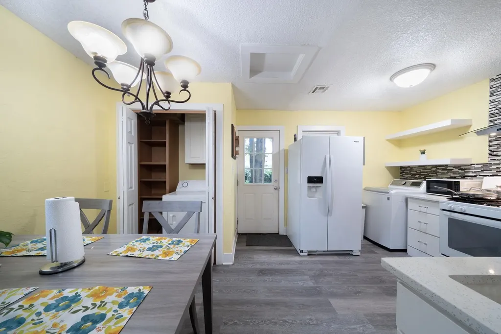 4592 S Brookhaven Wichita KS 67216